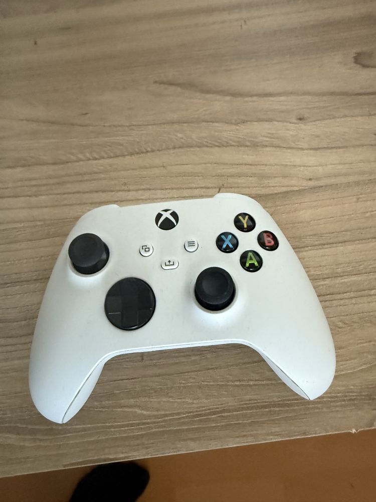 Продавам Xbox Series S 512 gb на няколко месеца