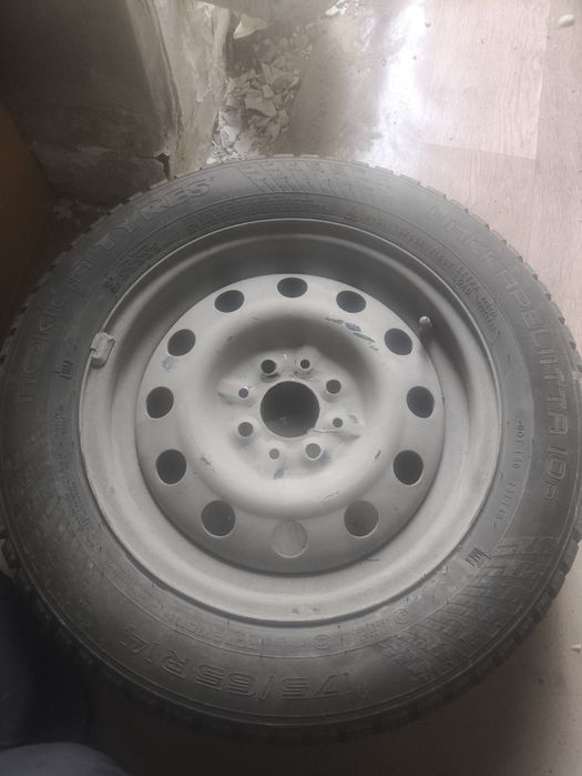 Продам две резины с дисками
