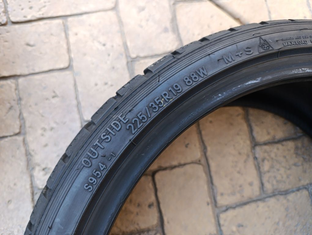 Зимни гуми Toyo 225/35/19 dot 2022