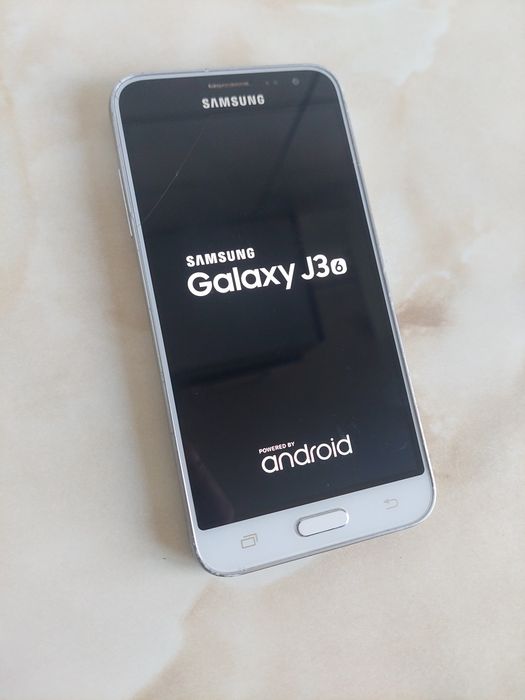 Vând Samsung Galaxy J3 2016 White (alb perlat) [în stare foarte bună]