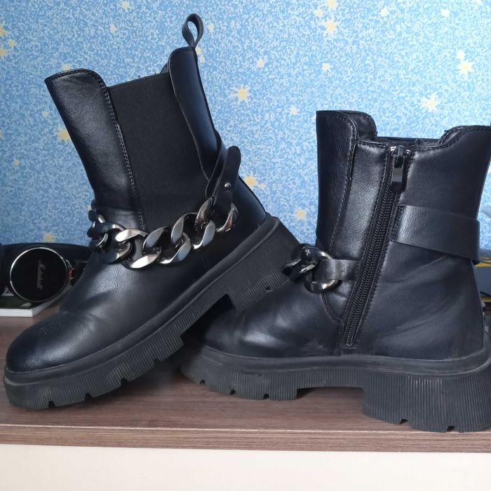 Продам классные полусапожки Челси 37 размера на девочку, девушку