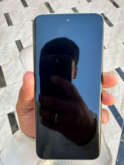 infinix hot 60pro plus 8/8 256 narxi 200$ kelishiladigan joyi bor