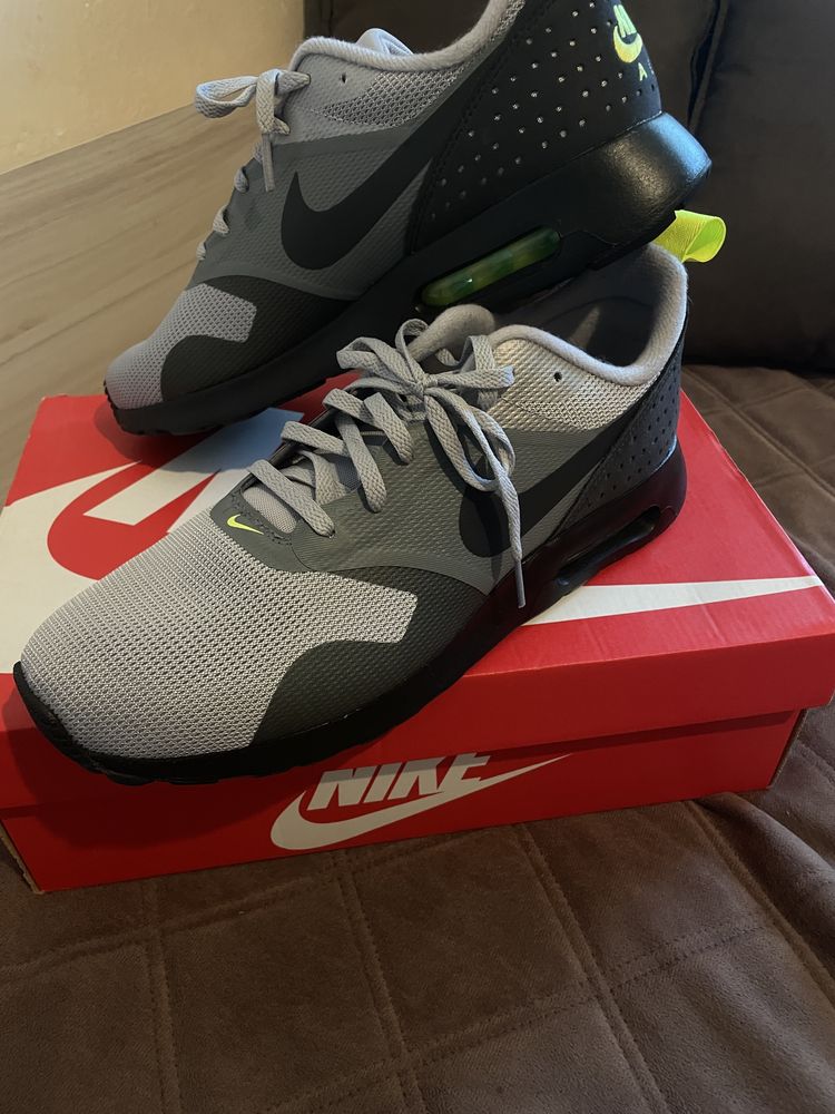 Nike Air Max Tavas