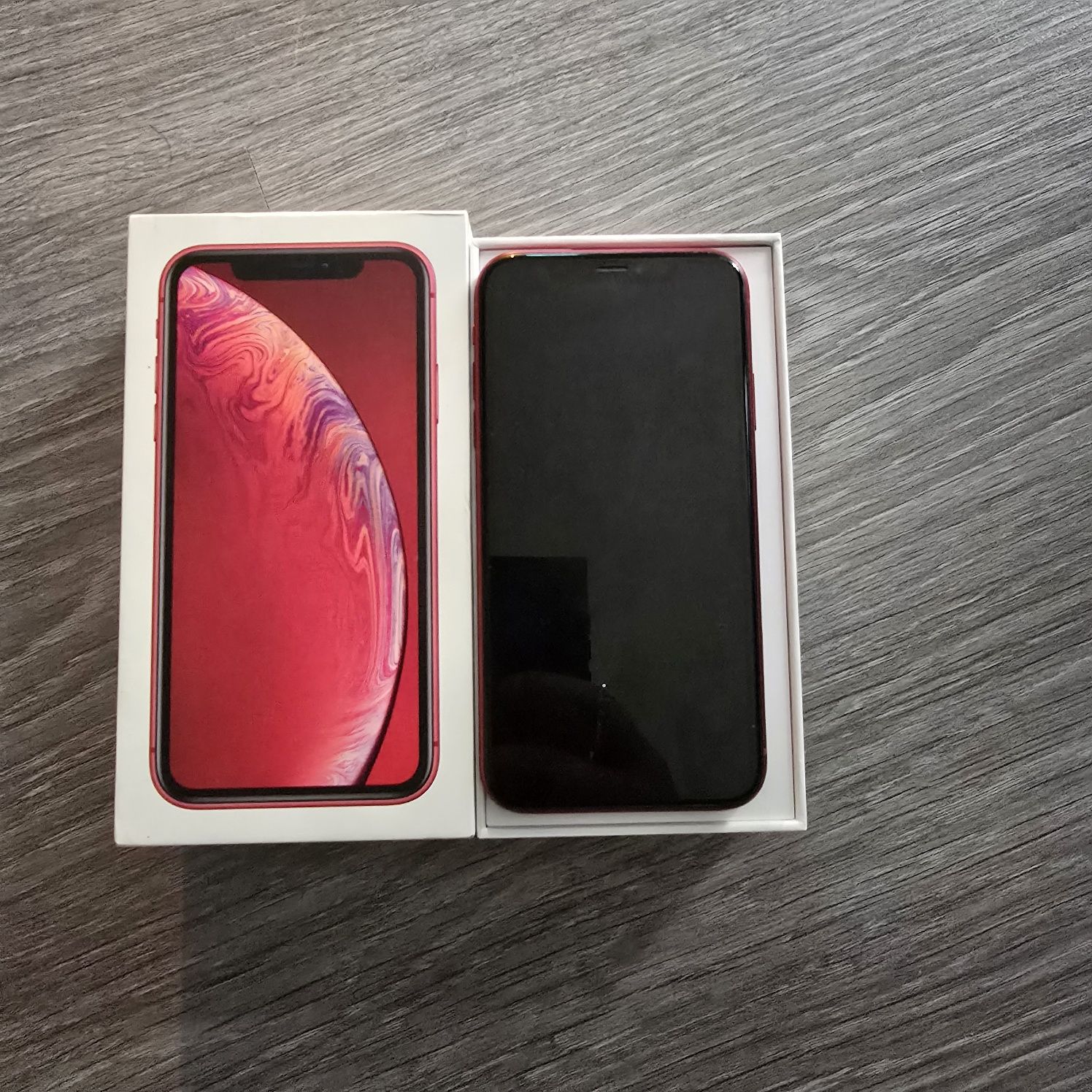 Продавам Iphone XR (Product) Red