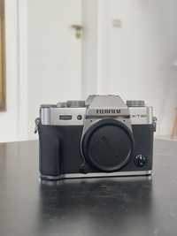 Vand Fujifilm xt30 cu obiectivul de kit