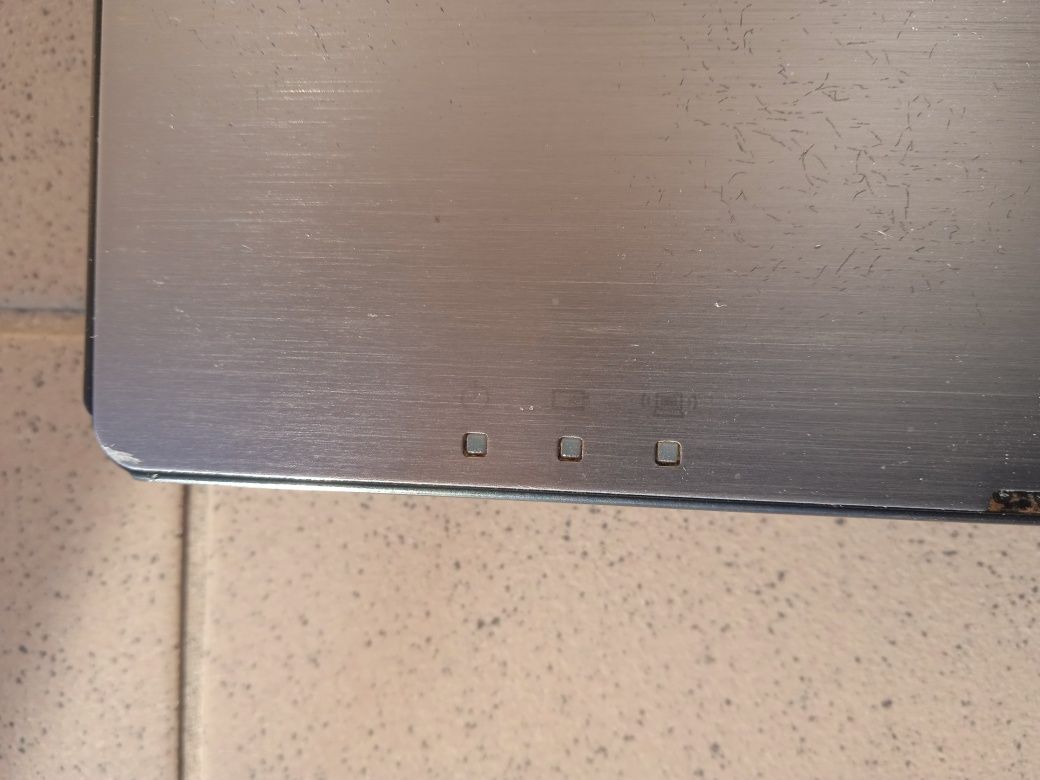 Продавам лаптоп Lenovo IdeaPad 4051