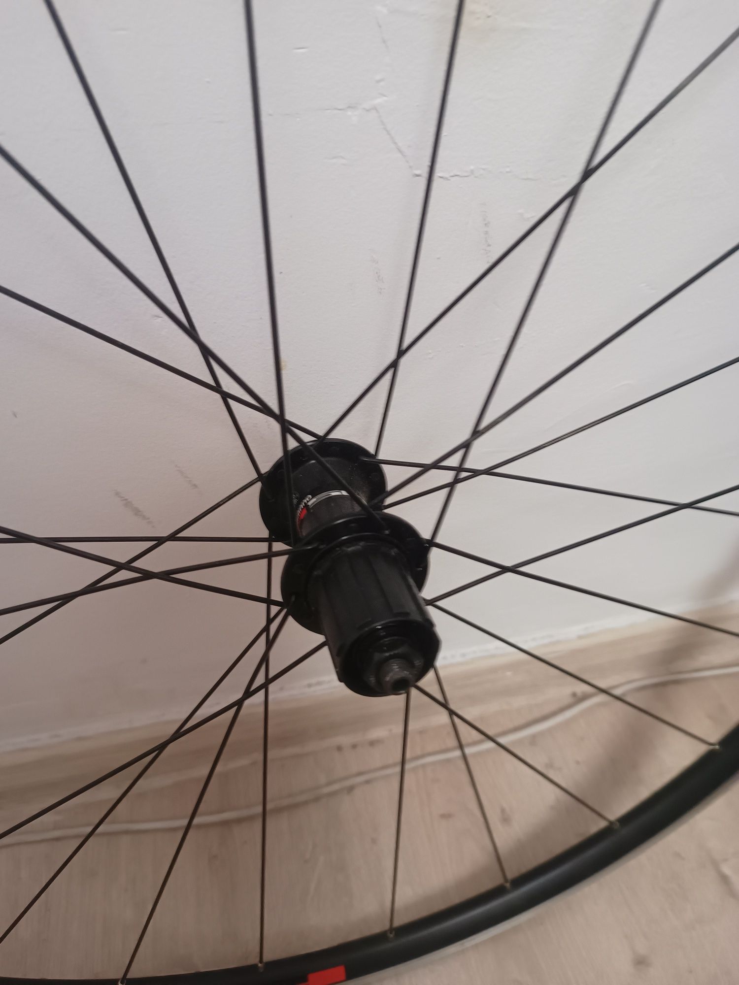 Roti cursiera Shimano WH-RS100 ca noi