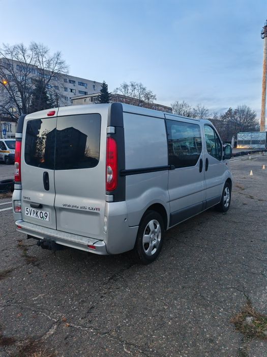 Opel Vivaro Mixt 5 locuri și marfa!