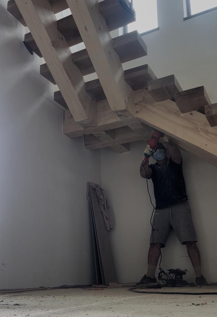 Scara si foisor din lemn si fier interior si exterior