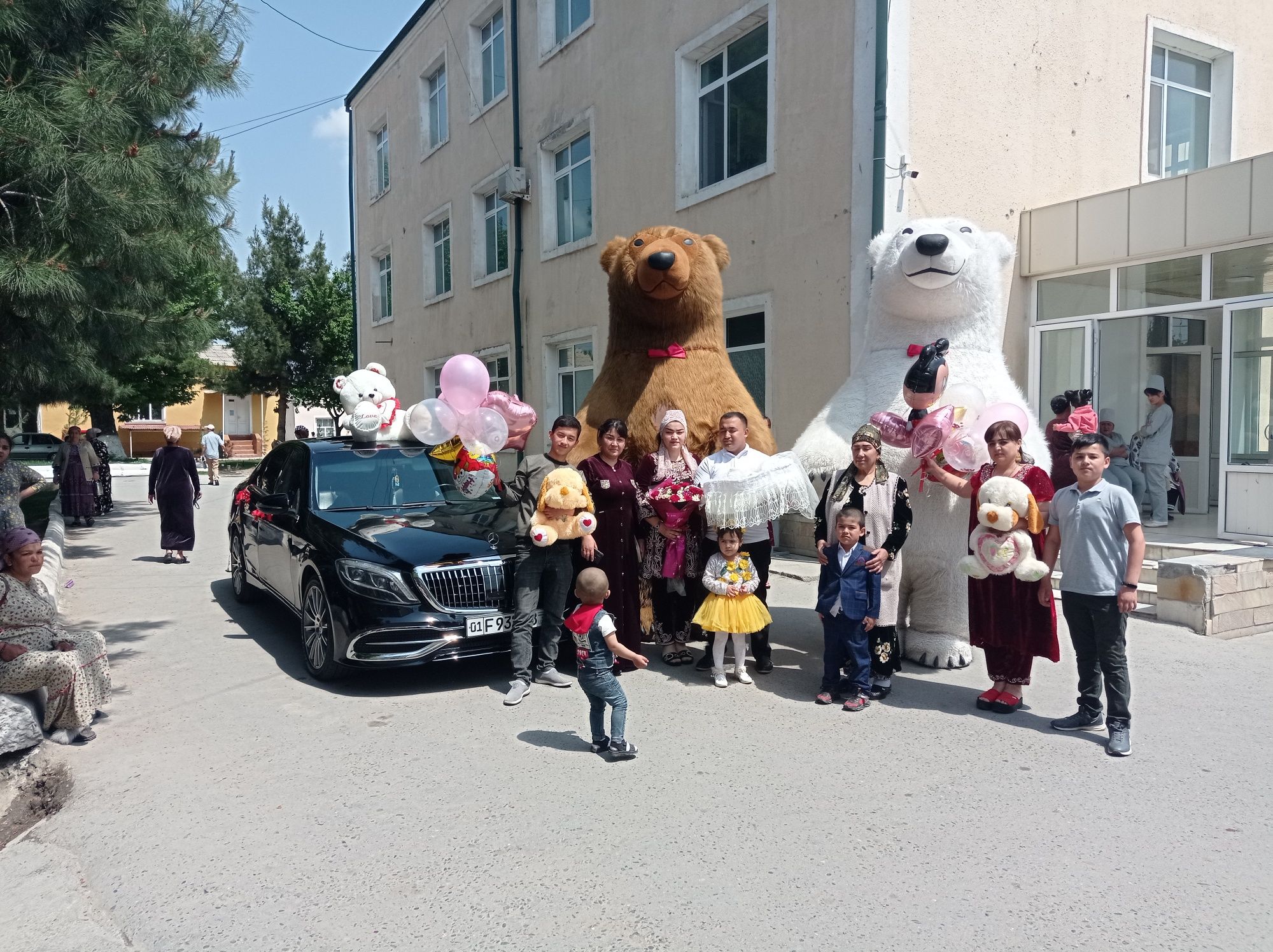 Mishka va boshqa ertak qaxramonlari xizmati tugruqxonada tuylarda