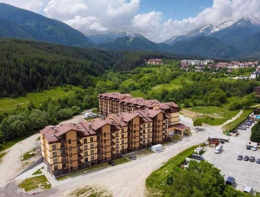 Апартамент Банско 145м2, 3 стаи, 2 бани, гардероб, тераса, мазе