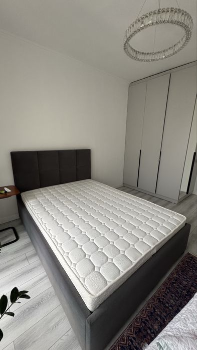 Продам кровать с матрасом