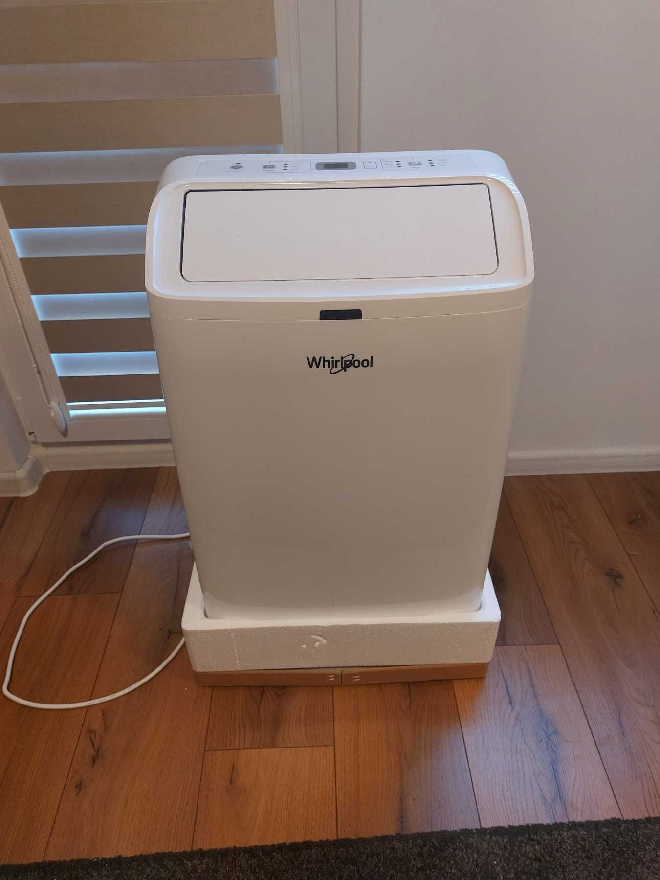 Мобилен климатик Whirlpool 9000 BTU + подарък уплътнител