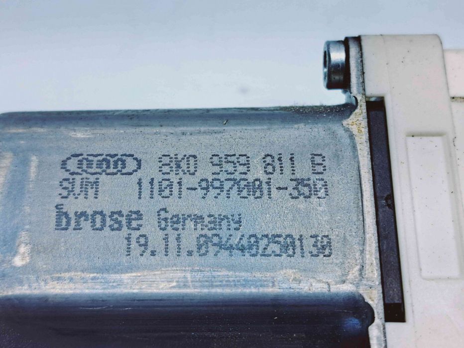 Motoras geam stanga spate Audi A6 (4F2, C6) [Fabr 2004-2010] 8K0959811