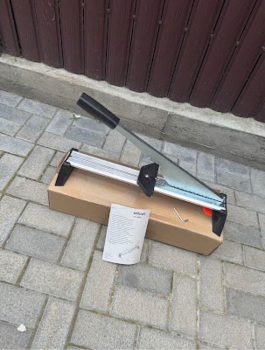 Ghilotina taiat parchet