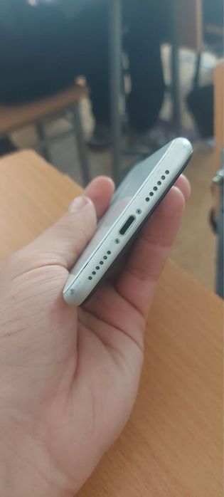 Продам Iphone xr 10r