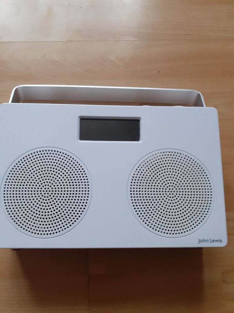 Vând radio stereo John Lewis,dotat cu usb.bluetooth,baterii,produs Uk