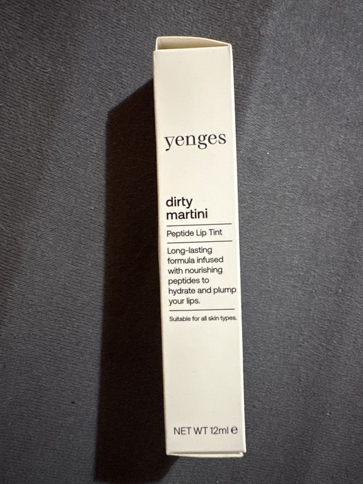 Yenges Dirty Martini - гланц за устни с пептиди