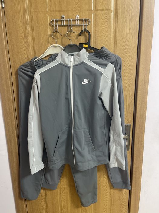 Чисто нов оригинален комплект на Nike