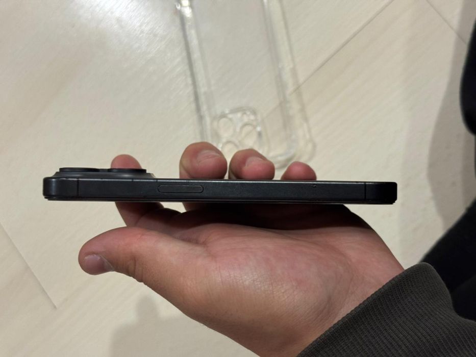 Продам Айфон 15 про 256гб