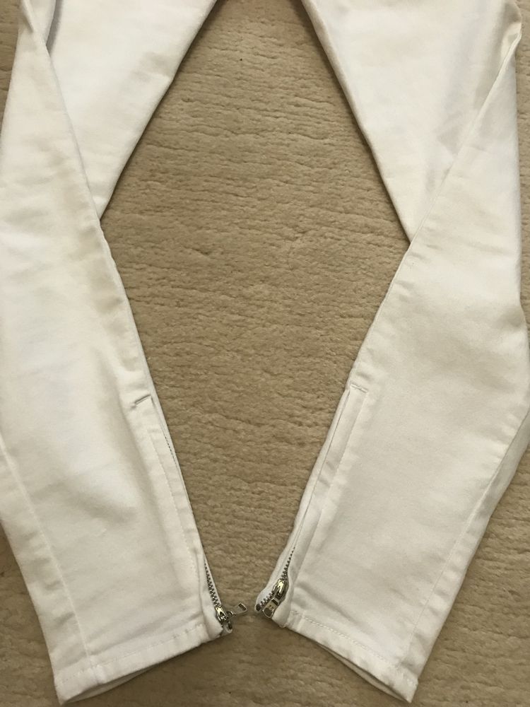 Бели панталони ZARA