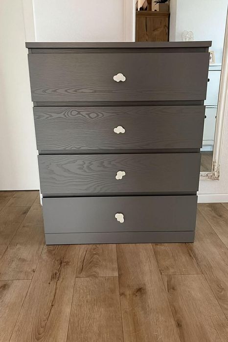 Vând comoda  în stare foarte bună