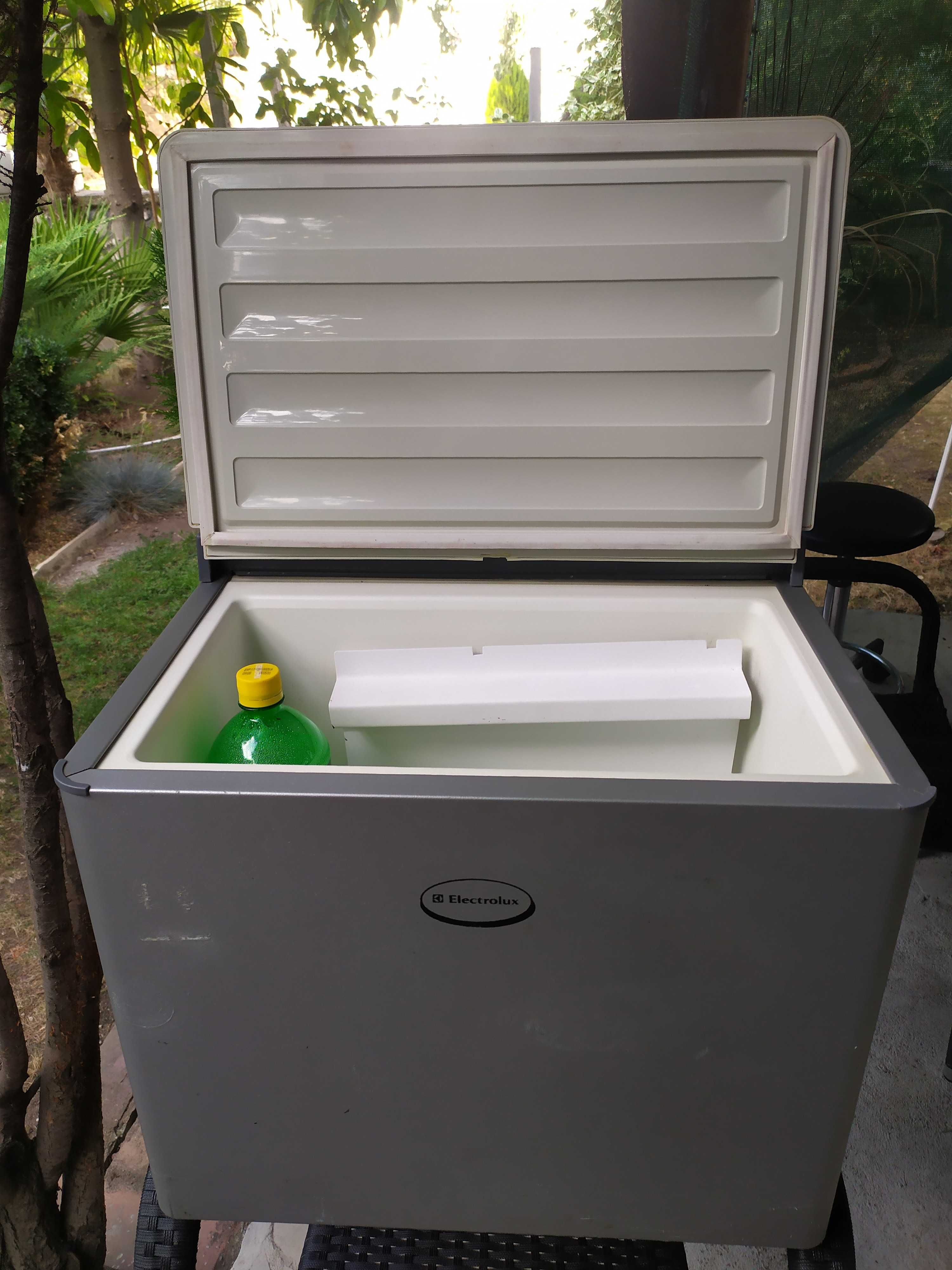 Охладител 24 v/220 v -Dometic Electrolux . Каравани , камиони ,лодки .