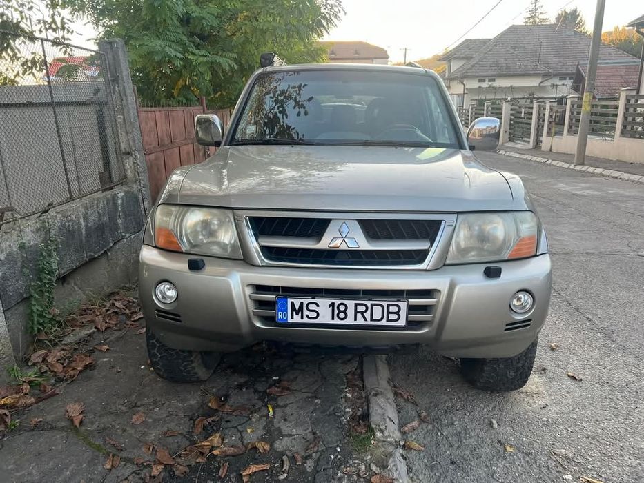 Vând Mitsubishi Pajero