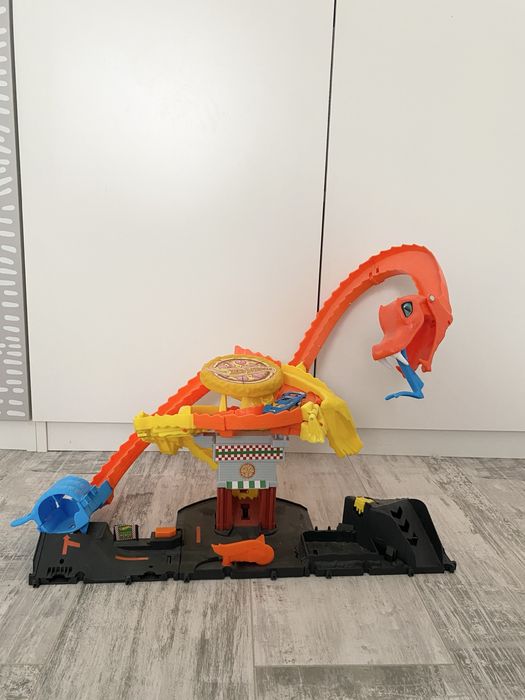 Hot Wheels City Cobra Crush – pistă cu șarpe