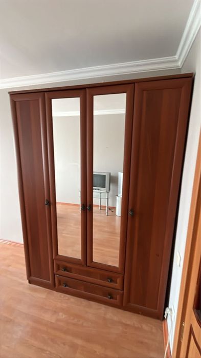 Срочно продам шкафы, кровать, тумбу