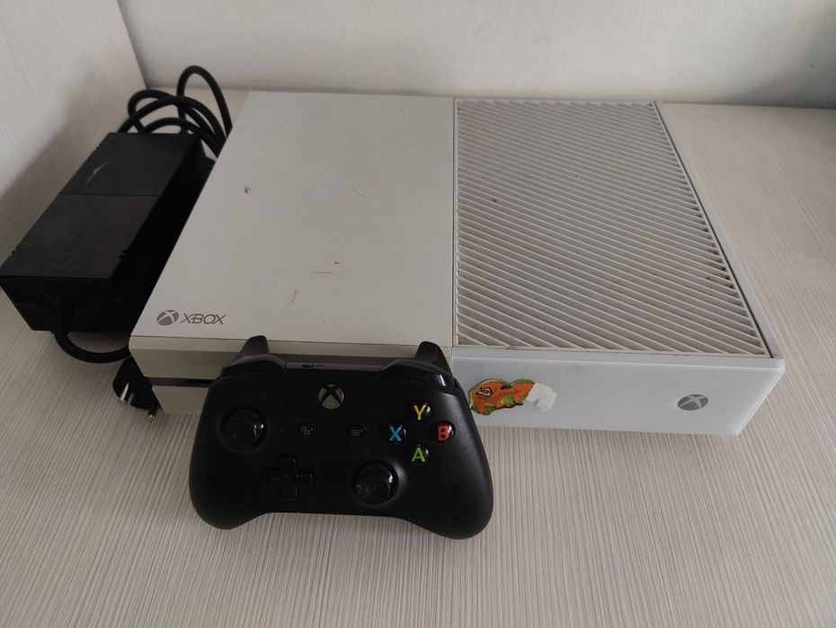 Xbox One + controller