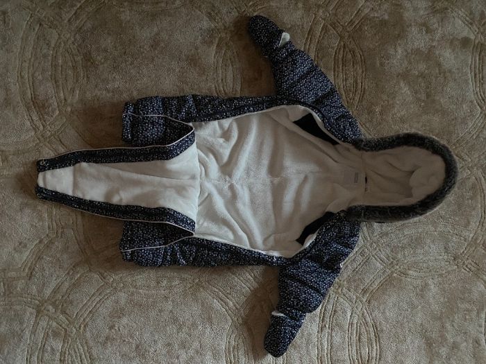 Combinezon/salopeta/costum iarna bebe 9-12 luni