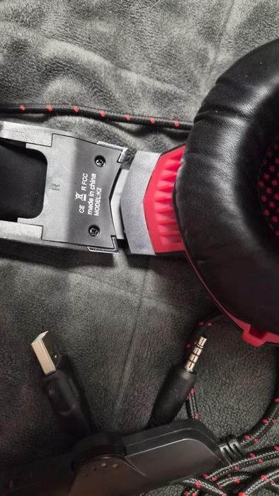 Casti profesionale gaming cu microfon