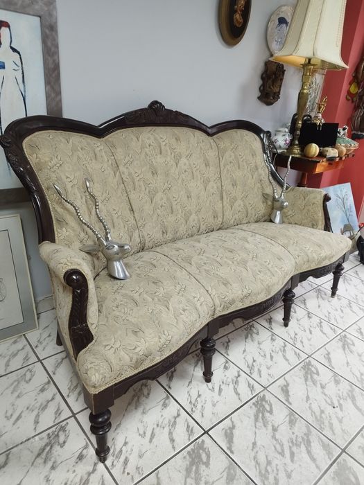 Антикварен френски ръчно резбован диван Наполеон Трети. 1848-1870