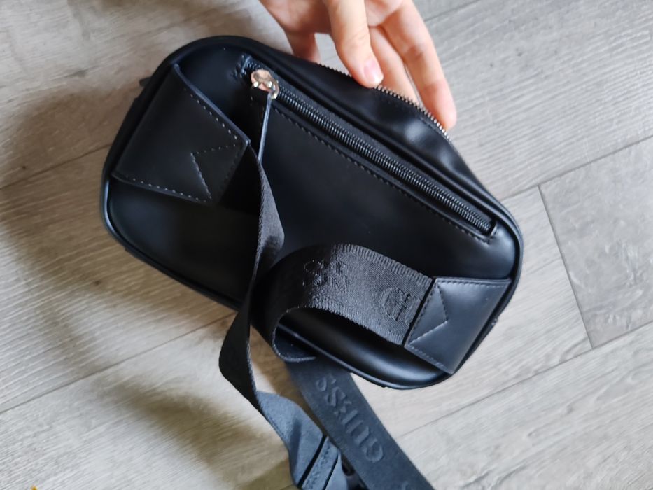 Дамска чанта оригинална Guess