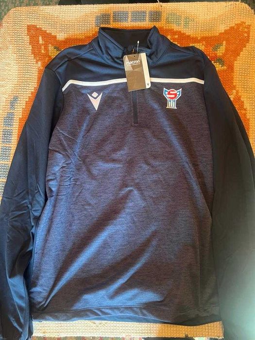 Bluză Macron, cu emblema naționalei de fotbal a Insulelor Feroe