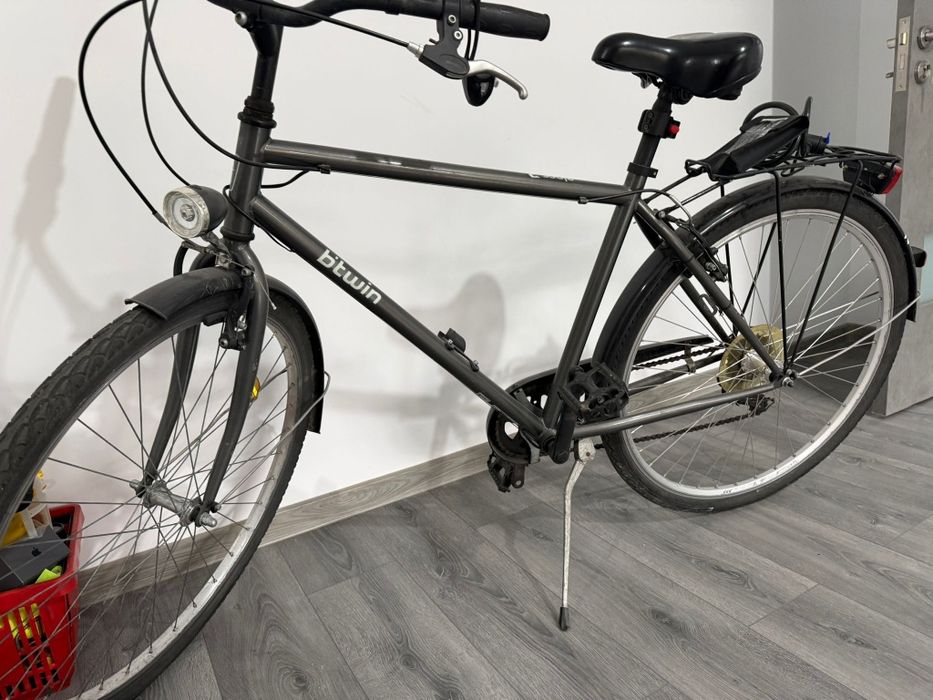 Vând bicicleta cu cadru bărbătesc!!