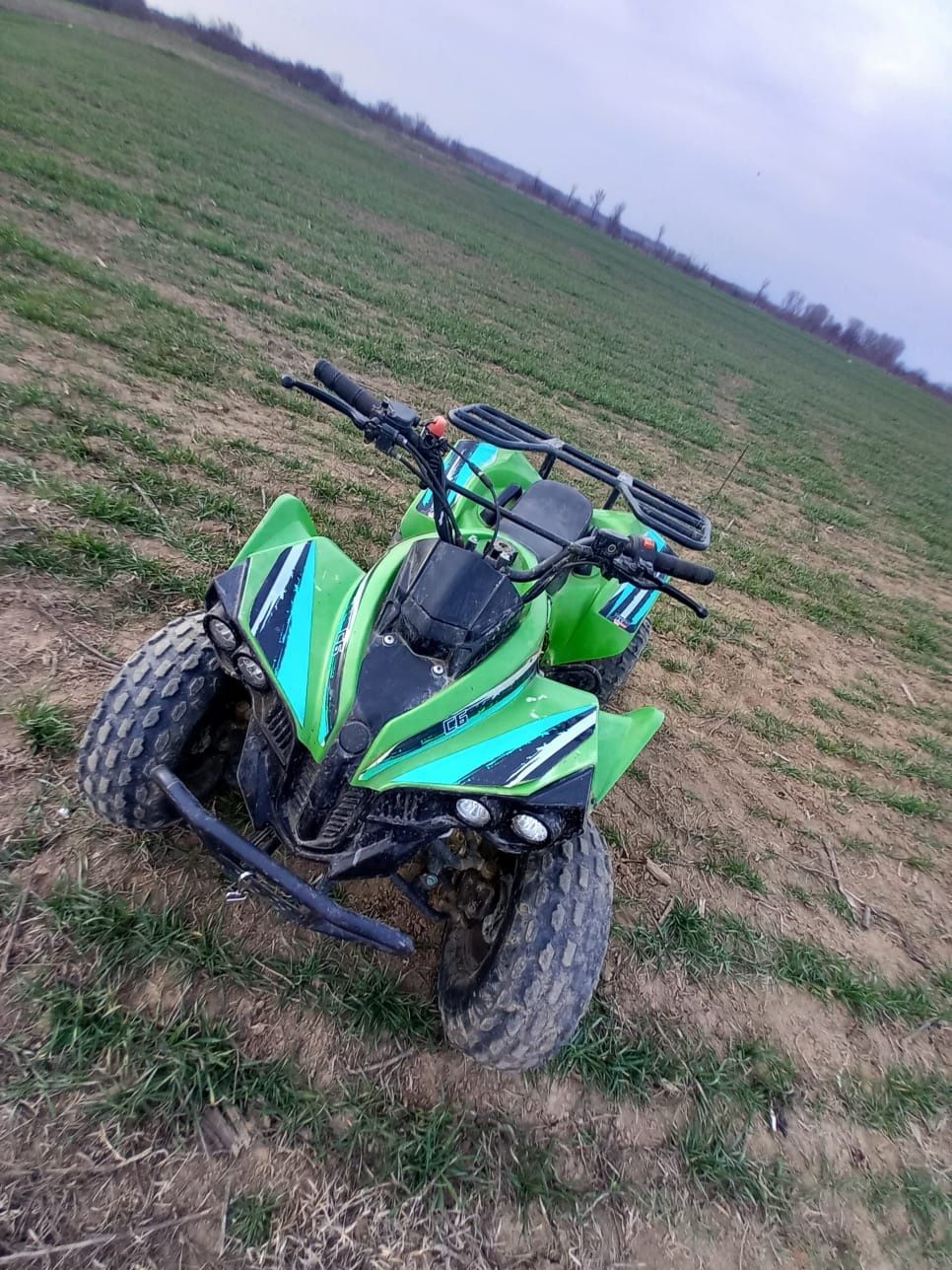 Vand atv 125cc pret €