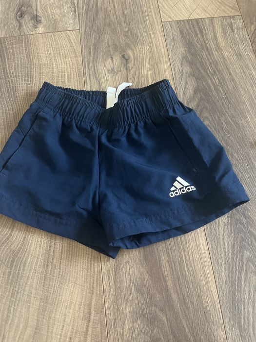 Adidas Pantaloni scurti   copii 5-6 Y