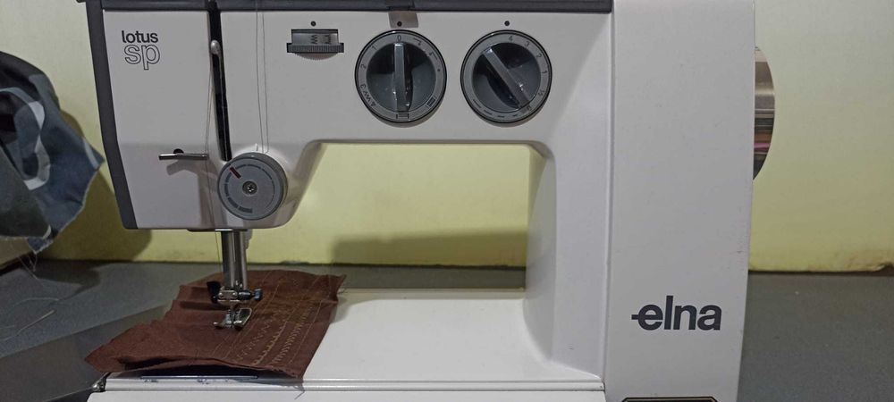 Masina de cusut Elna Lotus Sp