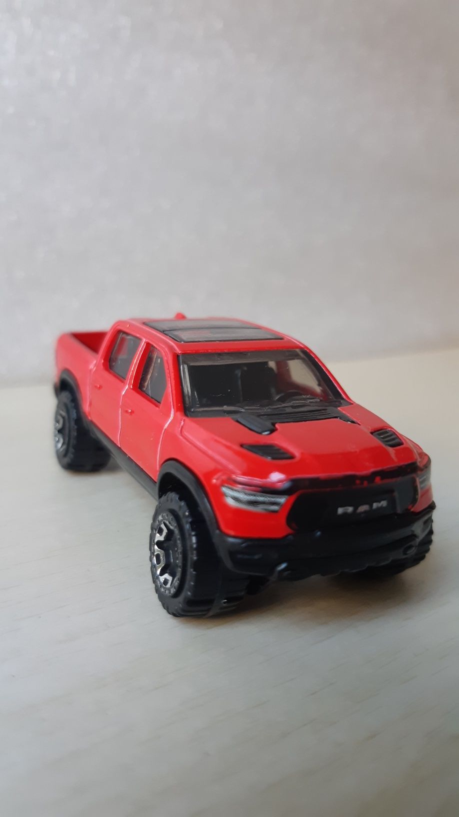 Vând machetă/mașinuță Ram 1500 Rebel Hot Wheels prima ediție 2020