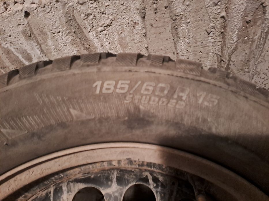 Продам Продам шины с дисками 185/60/15 мишлен шипованные от равон р3