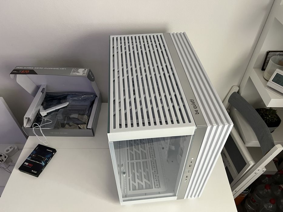 Vand carcasa bequiet! Light Base 900FX