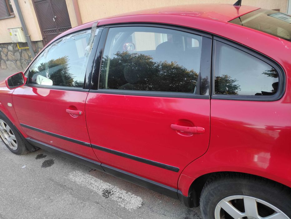 Usa spate stanga volkswagen vw passat b5 cod LY3D rosu