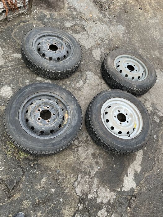 Продам баллоны на ниву комплект