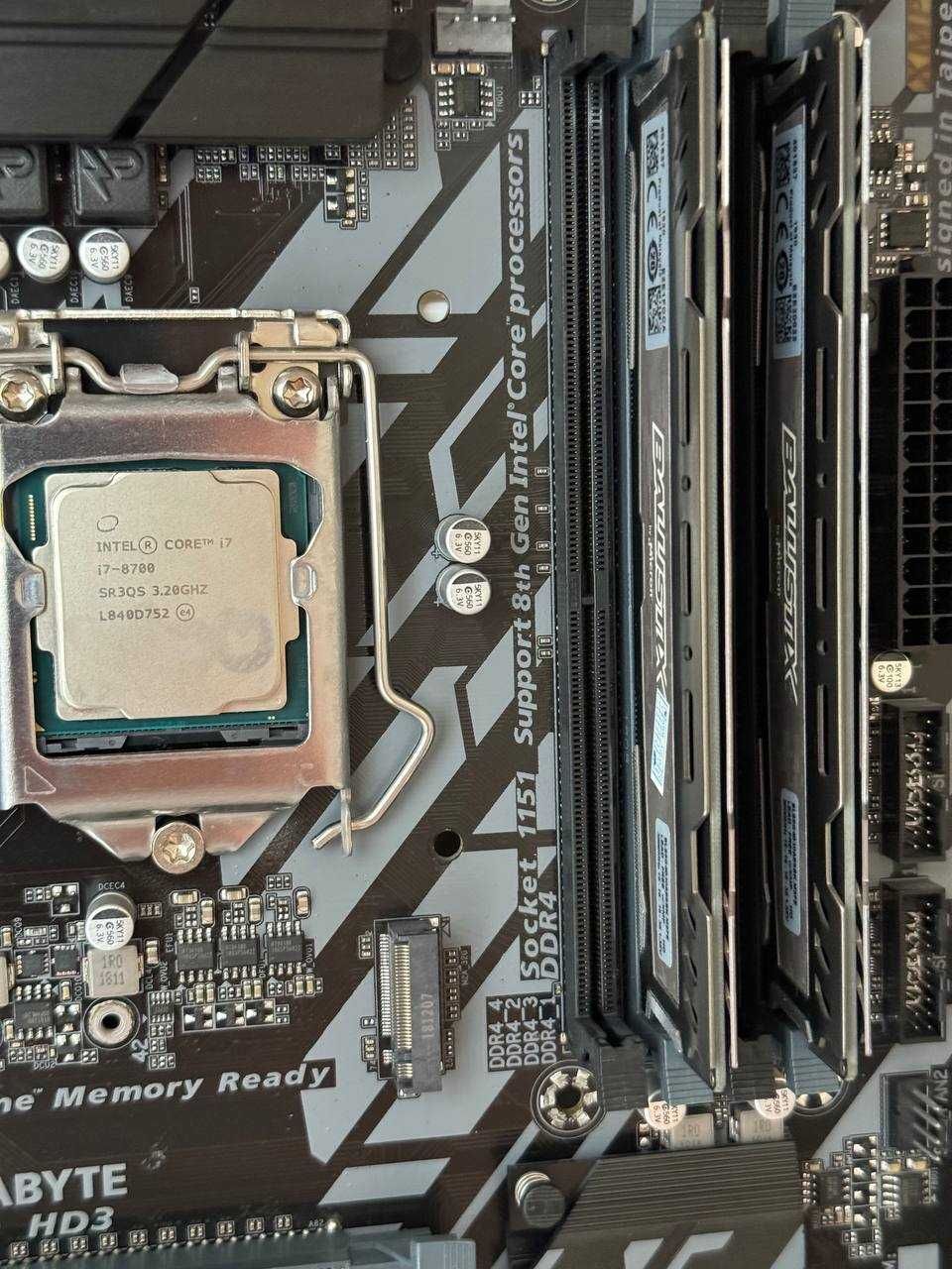 Gigabyte Z370 + i7 8700 + Cruical 16GB/3000MHz