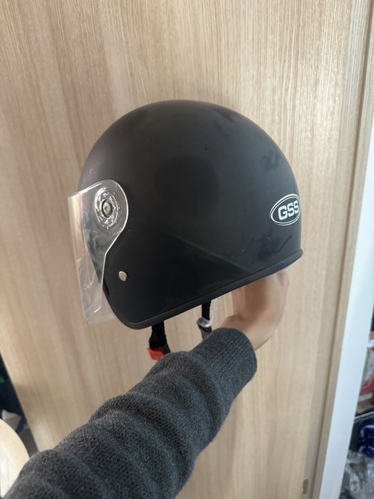 Шлем или каска для мопеда или скутера