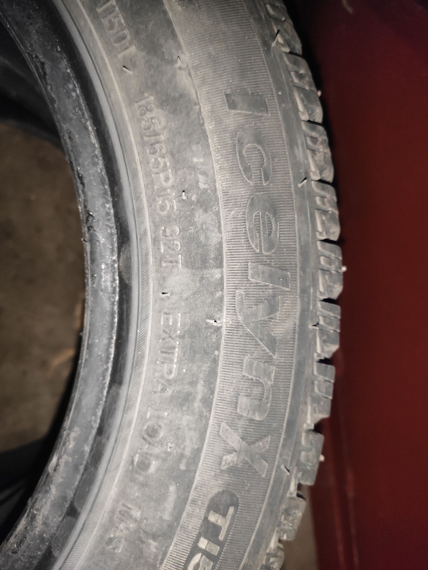 Продам резину Triangle IcelynX TI501 185/65 R15 92 T  с шипами