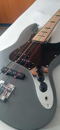 Chitara bass Fender Aerodyne