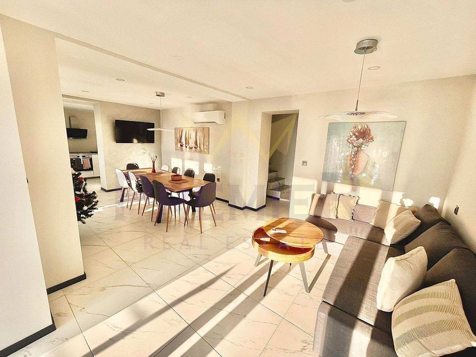 Триетажна къща в гр. Балчик